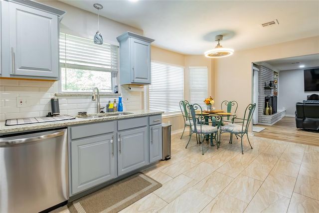 913 SW 6th Street, Moore, OK 73160