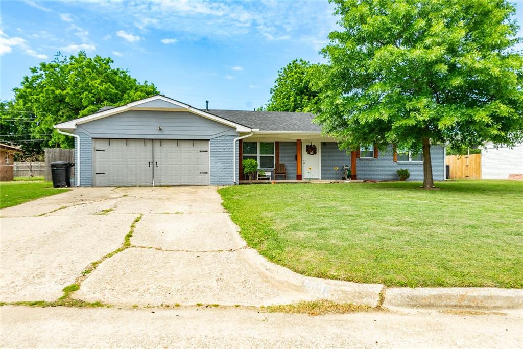 913 SW 6th Street, Moore, OK 73160