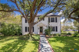 2202 N Liberty Street, Victoria, TX 77901