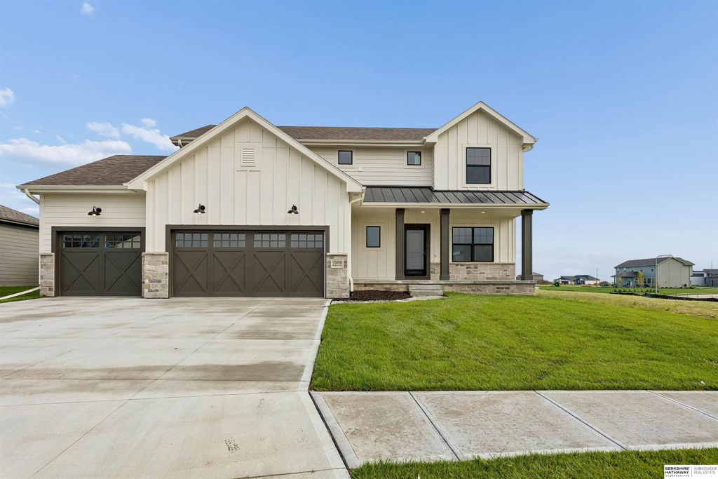 20808 Kansas Avenue, Elkhorn, NE 68022