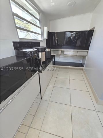3320 NW 20th St, Miami, FL 33142