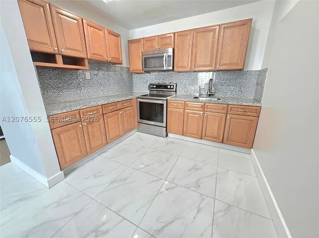 3320 NW 20th St, Miami, FL 33142