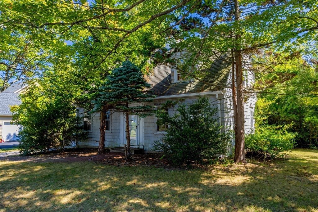 9 Arnold Road, Shrewsbury, MA 01545