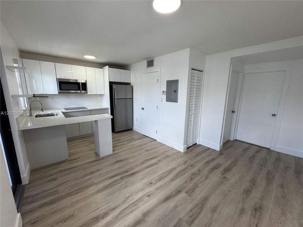 1971 NW 2nd Ct 11, Miami, FL 33136