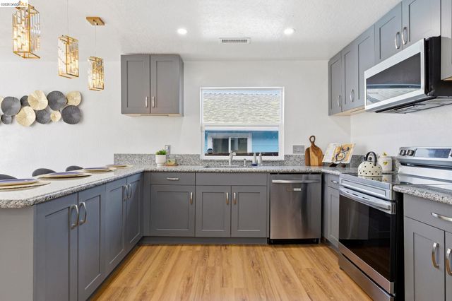 1354 Santa Clara St, Richmond, CA 94804