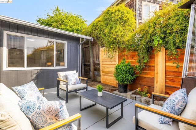 1354 Santa Clara St, Richmond, CA 94804