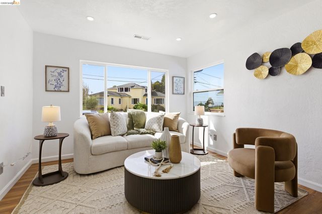 1354 Santa Clara St, Richmond, CA 94804