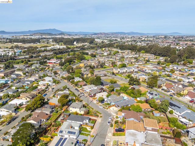 1354 Santa Clara St, Richmond, CA 94804