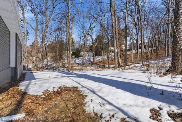 10303 9 Mile Road, Whitmore Lake, MI 48189