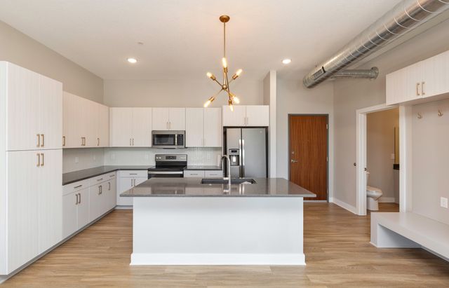 450 SW 7th Street 304, Des Moines, IA 50309