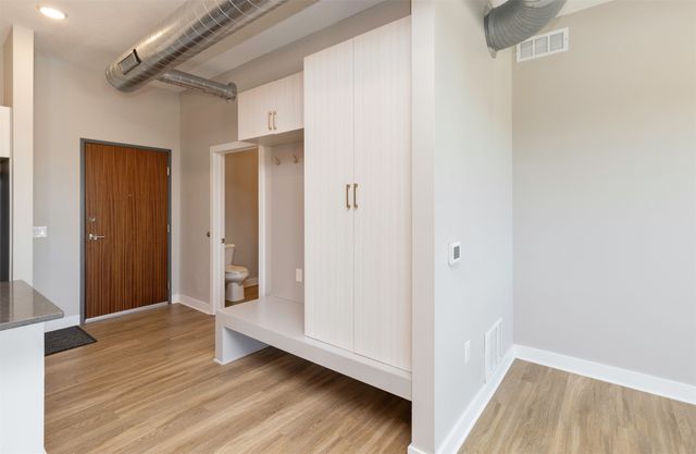 450 SW 7th Street 304, Des Moines, IA 50309