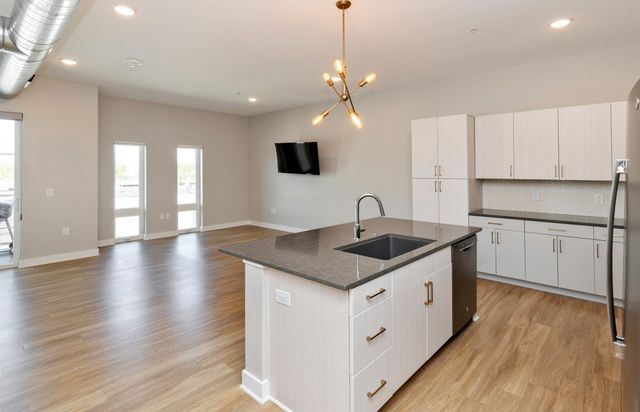 450 SW 7th Street 304, Des Moines, IA 50309