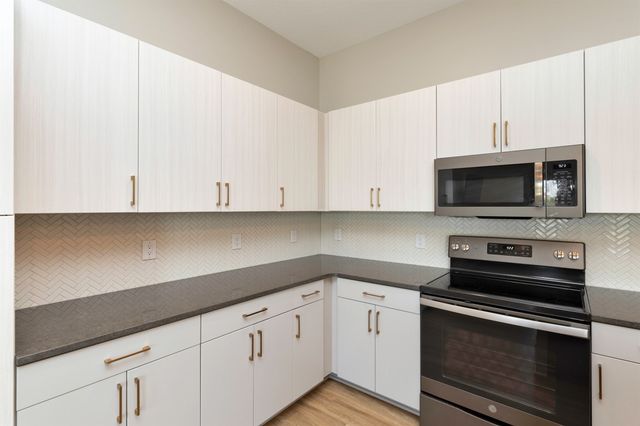 450 SW 7th Street 304, Des Moines, IA 50309