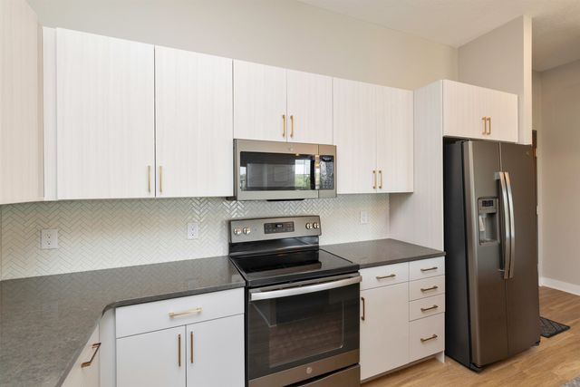 450 SW 7th Street 304, Des Moines, IA 50309