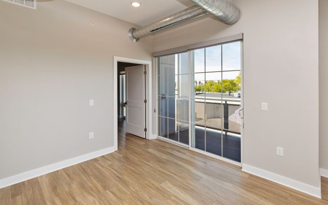 450 SW 7th Street 304, Des Moines, IA 50309