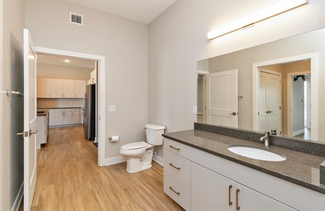450 SW 7th Street 304, Des Moines, IA 50309