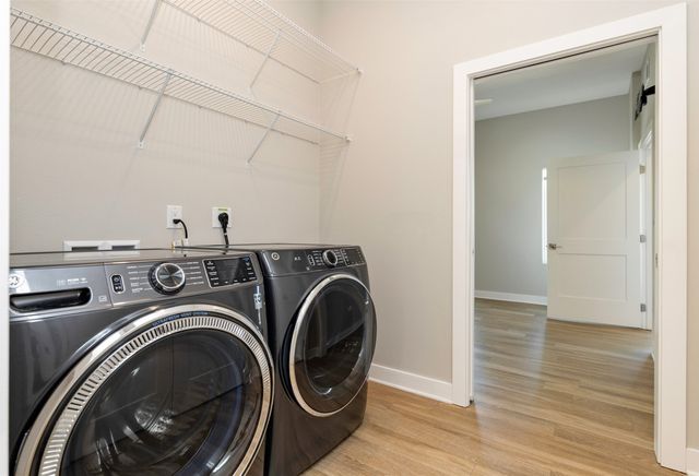450 SW 7th Street 304, Des Moines, IA 50309