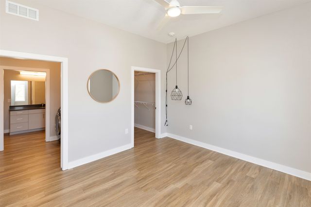 450 SW 7th Street 304, Des Moines, IA 50309