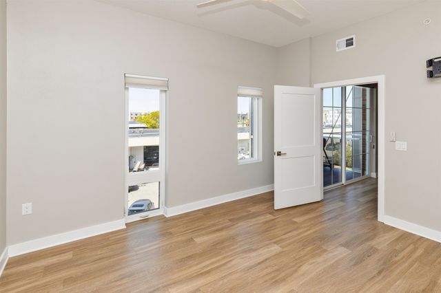 450 SW 7th Street 304, Des Moines, IA 50309