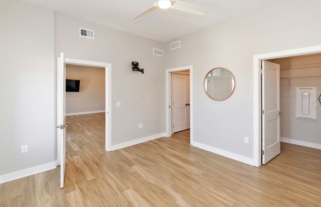 450 SW 7th Street 304, Des Moines, IA 50309