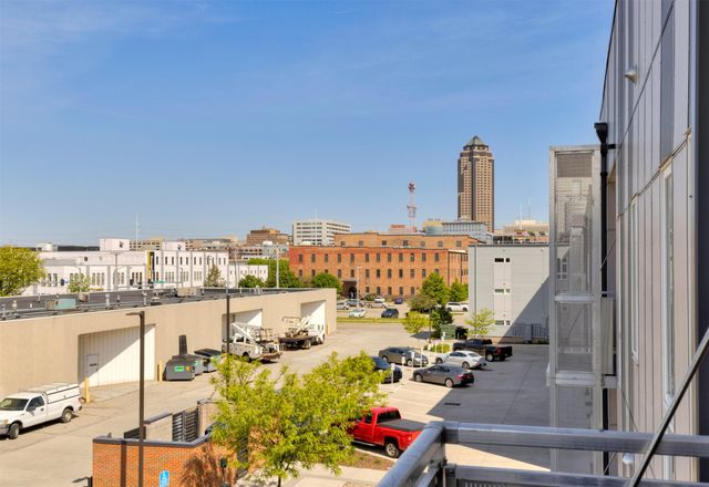450 SW 7th Street 304, Des Moines, IA 50309