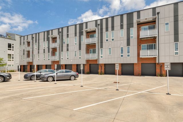 450 SW 7th Street 304, Des Moines, IA 50309
