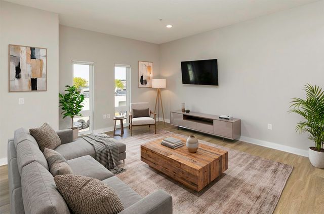450 SW 7th Street 304, Des Moines, IA 50309