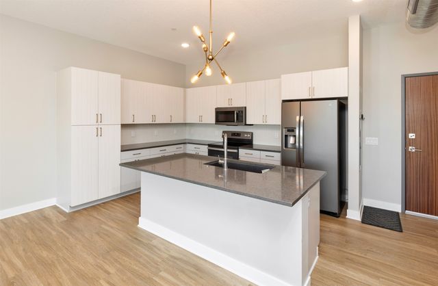 450 SW 7th Street 304, Des Moines, IA 50309