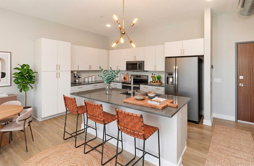450 SW 7th Street 304, Des Moines, IA 50309