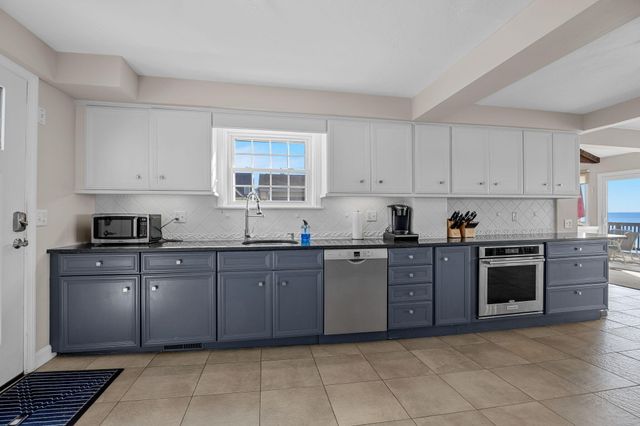 11 Atlantic Avenue, Harwich Port, MA 02646