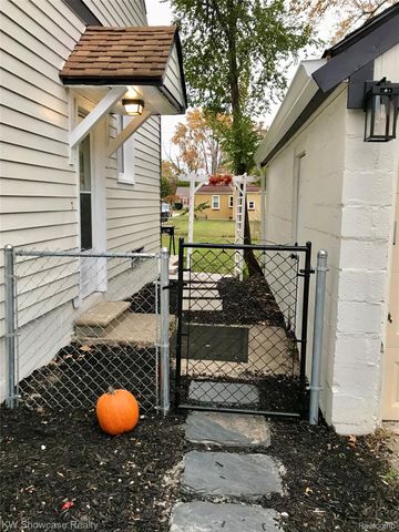 20352 Beatrice Street, Livonia, MI 48152