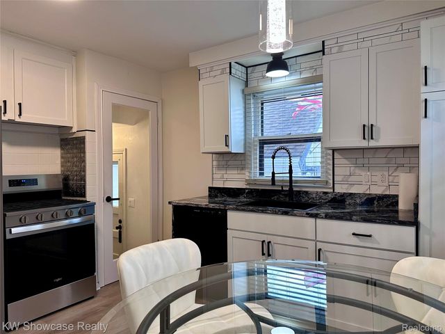 20352 Beatrice Street, Livonia, MI 48152