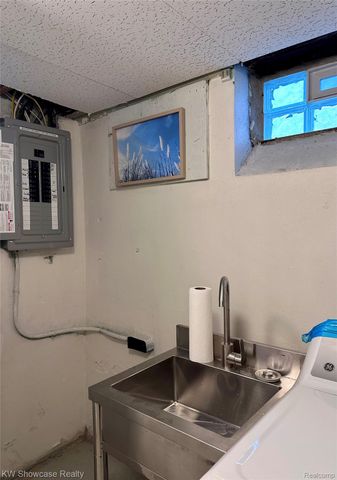 20352 Beatrice Street, Livonia, MI 48152