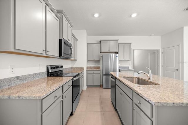 5530 NW 40TH LOOP, Ocala, FL 34482