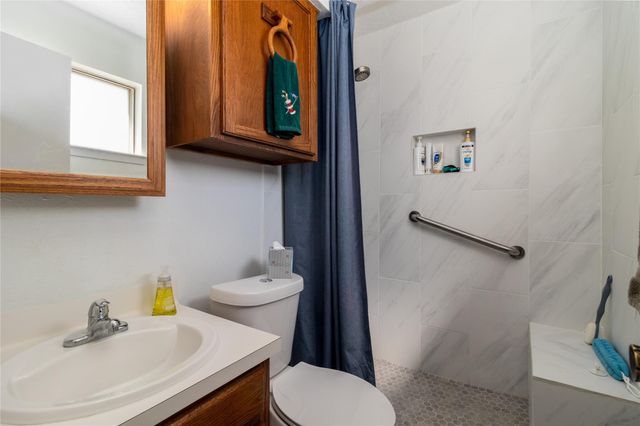 2306 Heather Street, Highlands, TX 77562