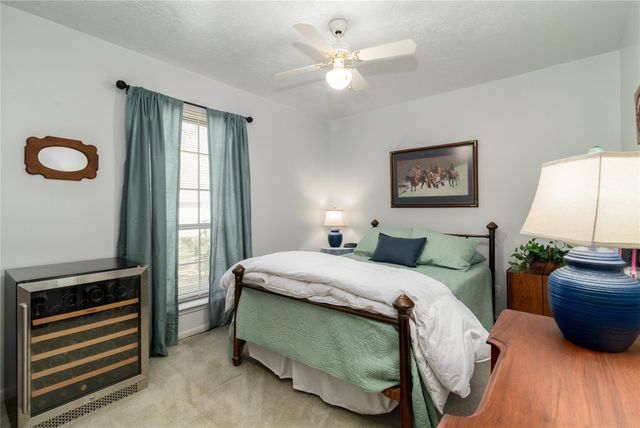 2306 Heather Street, Highlands, TX 77562