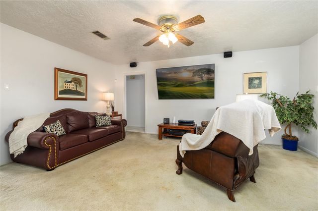 2306 Heather Street, Highlands, TX 77562
