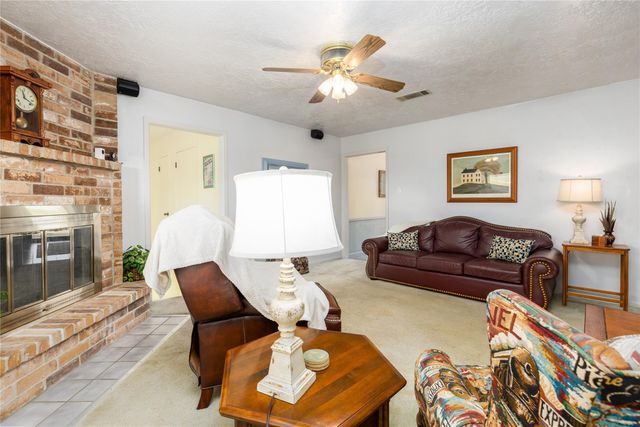 2306 Heather Street, Highlands, TX 77562