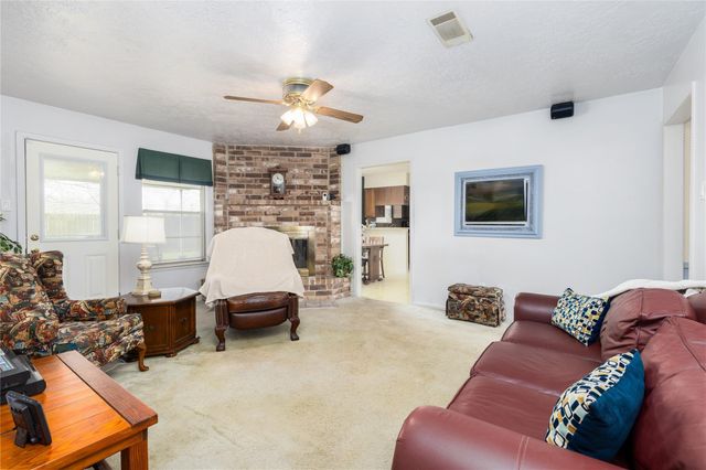2306 Heather Street, Highlands, TX 77562