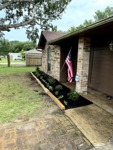 2306 Heather Street, Highlands, TX 77562