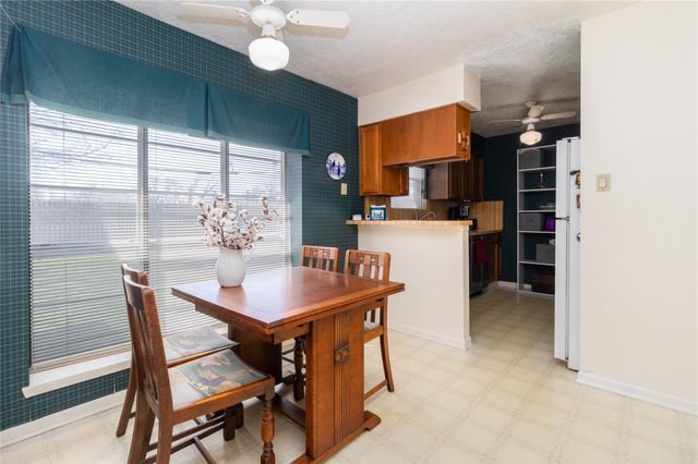 2306 Heather Street, Highlands, TX 77562