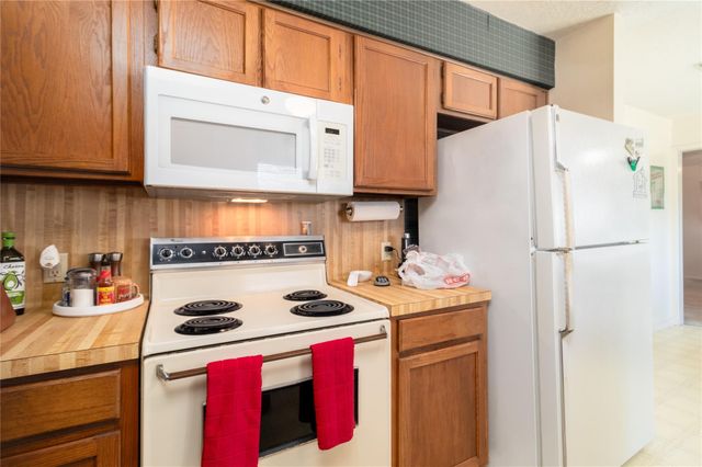 2306 Heather Street, Highlands, TX 77562