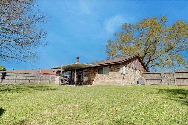 2306 Heather Street, Highlands, TX 77562