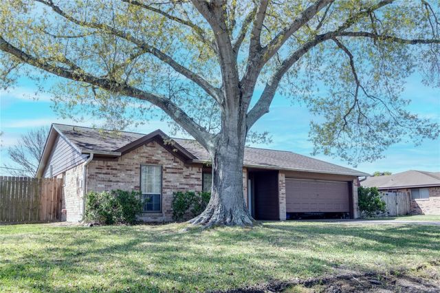 2306 Heather Street, Highlands, TX 77562
