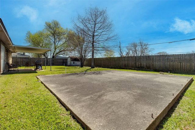 2306 Heather Street, Highlands, TX 77562
