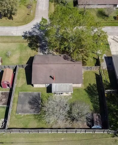 2306 Heather Street, Highlands, TX 77562