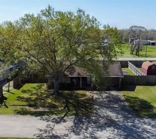 2306 Heather Street, Highlands, TX 77562