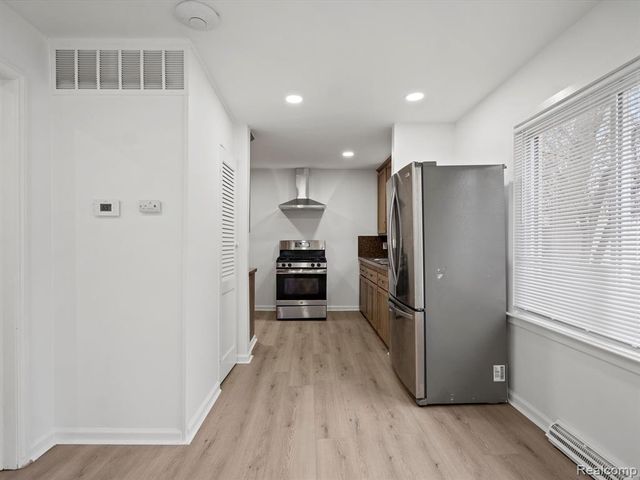 23409 Carlisle Avenue, Hazel Park, MI 48030