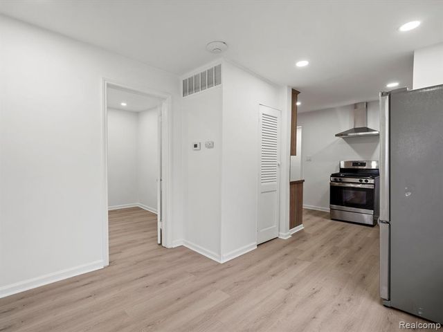 23409 Carlisle Avenue, Hazel Park, MI 48030