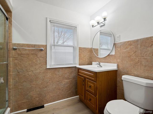 23409 Carlisle Avenue, Hazel Park, MI 48030